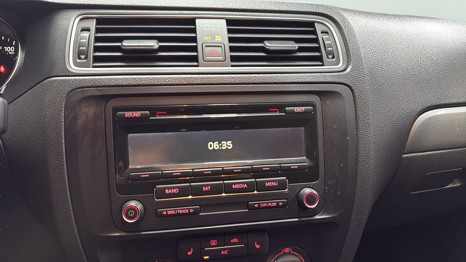 Used 2015 Volkswagen Jetta SE image 18