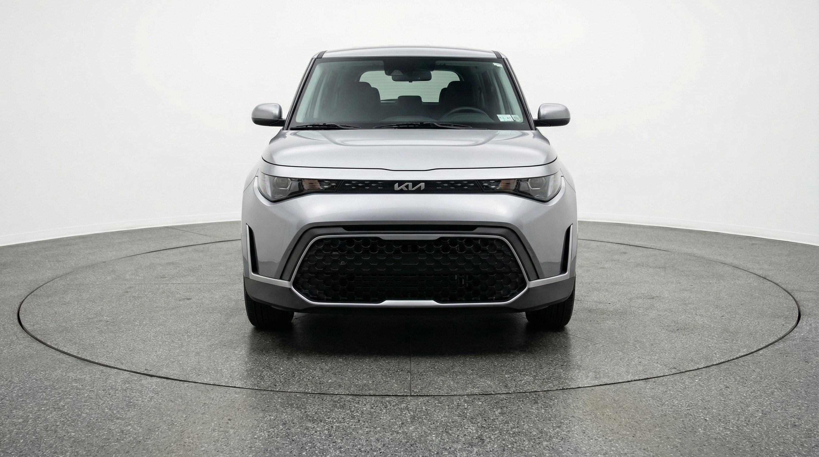 Used 2025 Kia Soul LX w/ LX Technology Package FWD image 2