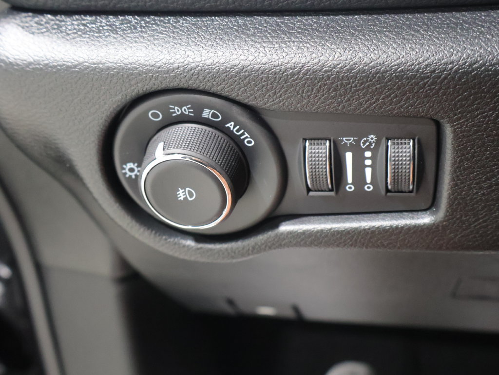 Used 2023 Chrysler Pacifica Touring-L w/ Uconnect Theater Family Group FWD image 30