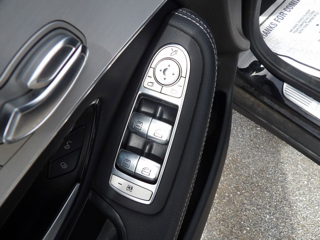 Used 2021 Mercedes-Benz GLC 300 image 12