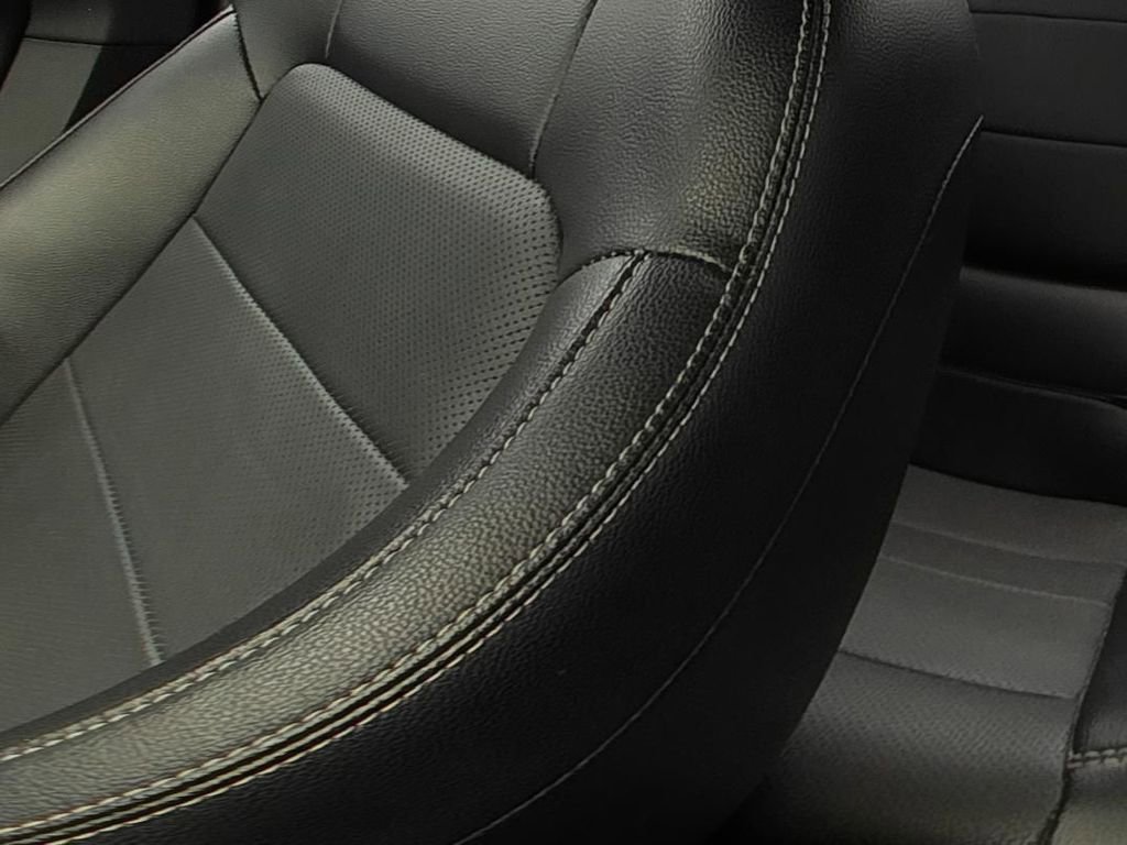Used 2018 Ford Mustang GT Premium w/ Black Accent Package RWD image 12