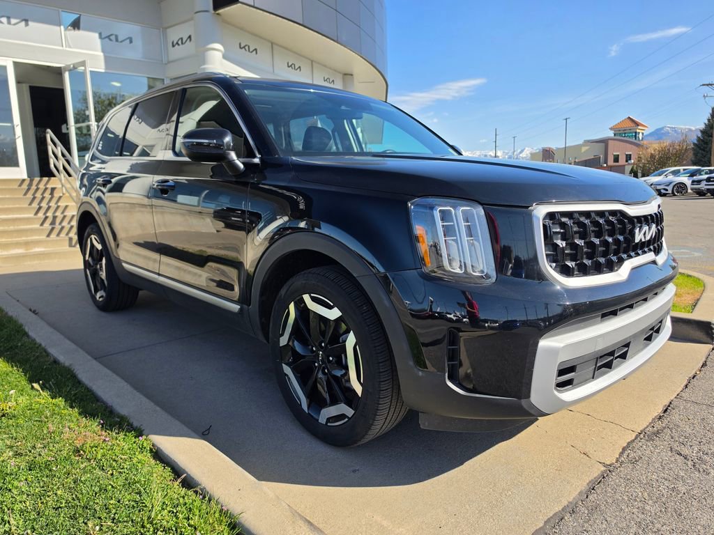Certified 2025 Kia Telluride S AWD/4WD image 3
