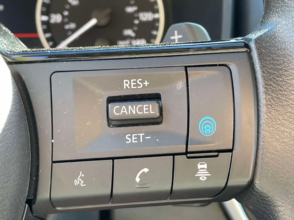 Used 2023 Nissan Rogue SV AWD/4WD image 32