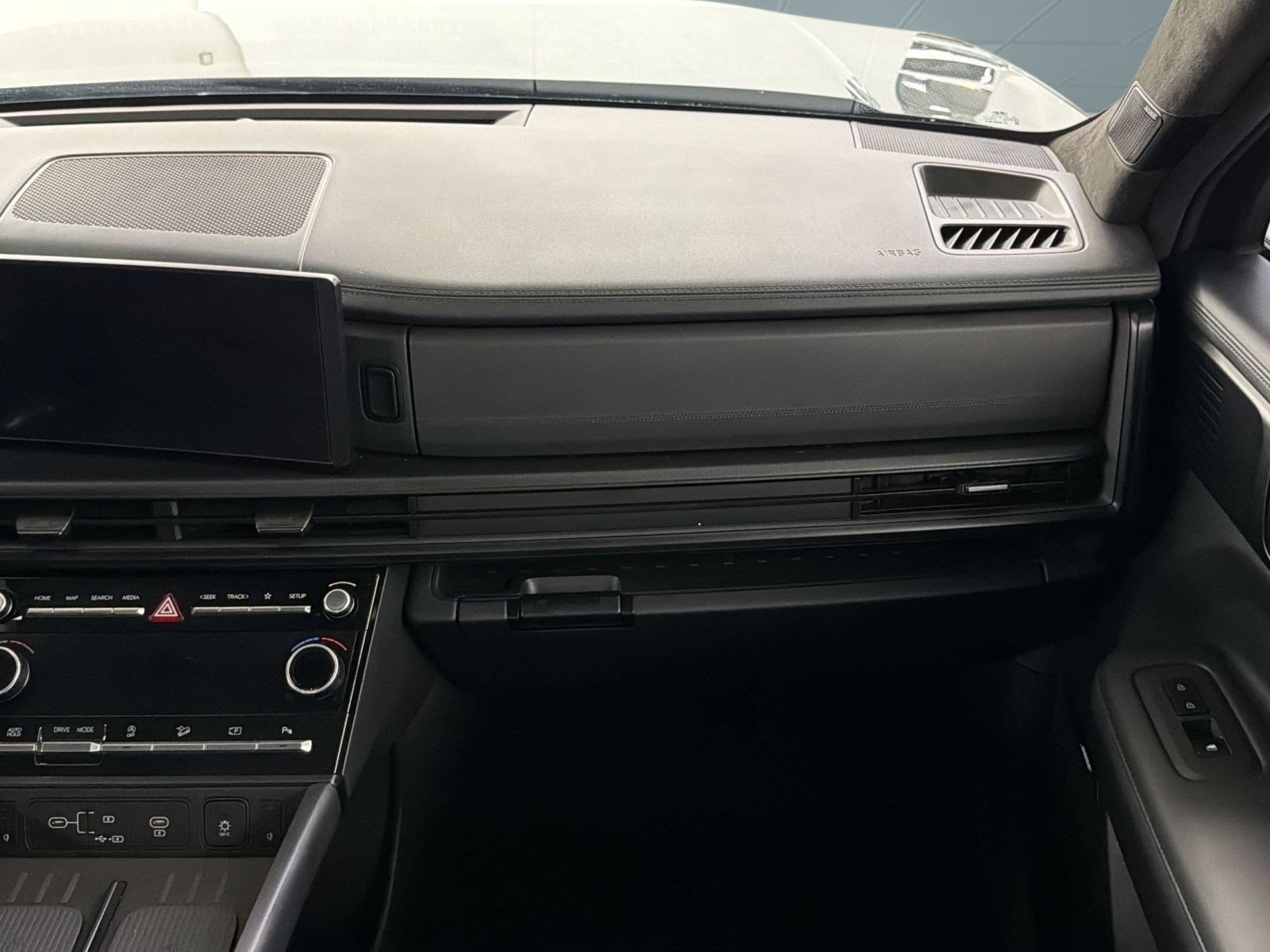 Used 2025 Hyundai Santa Fe Calligraphy FWD image 30