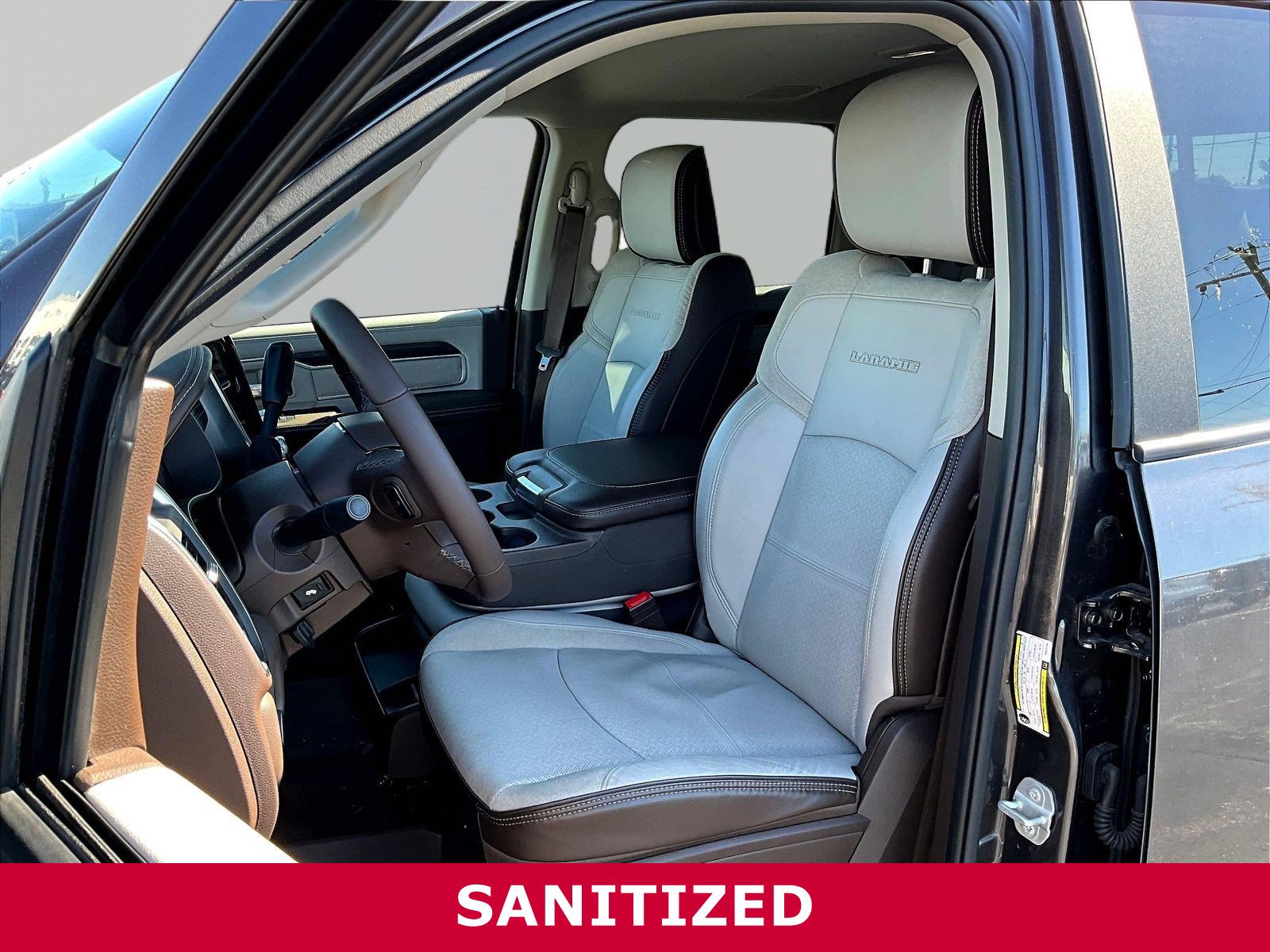 Used 2025 RAM 3500 Laramie w/ Towing Technology Group AWD/4WD image 19