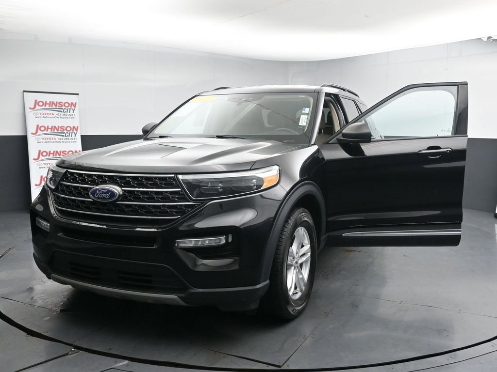 Used 2023 Ford Explorer XLT w/ Equipment Group 202A image 4