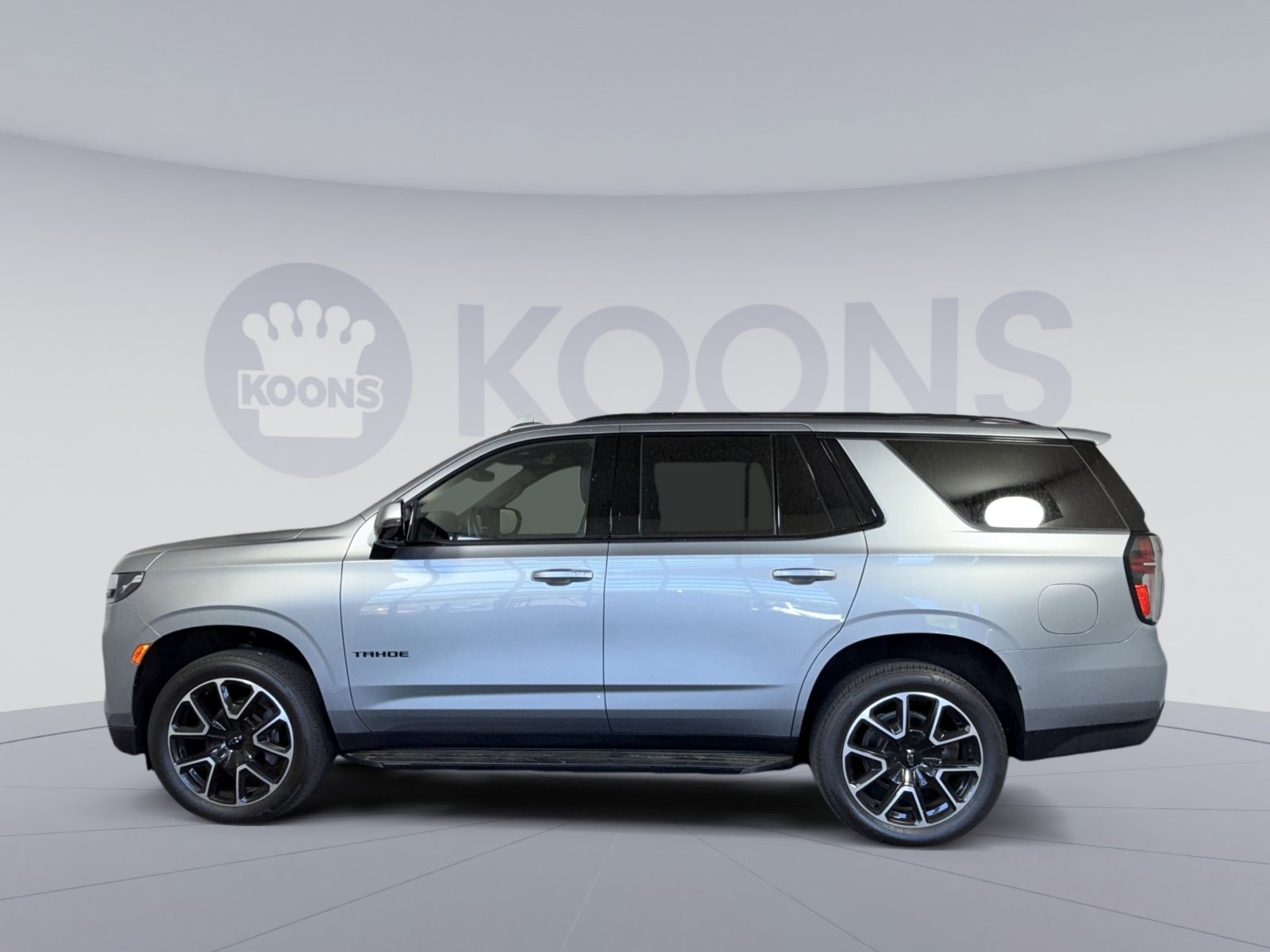 Used 2024 Chevrolet Tahoe RST w/ Luxury Package image 2