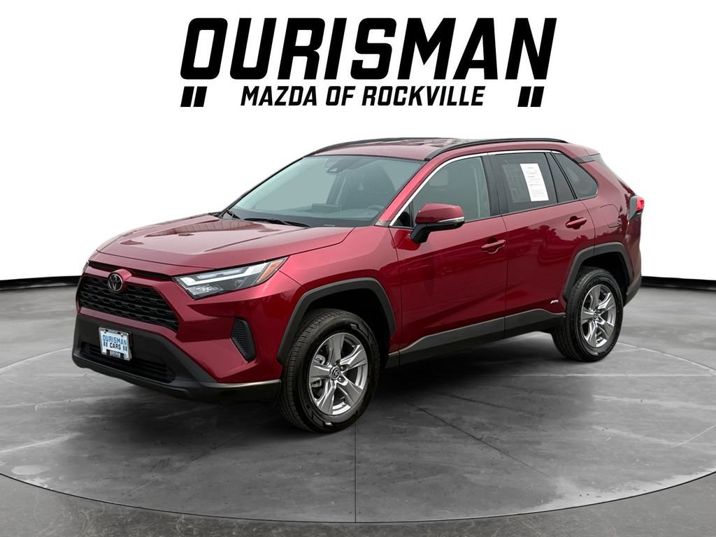 Used 2025 Toyota RAV4 XLE AWD/4WD image 2