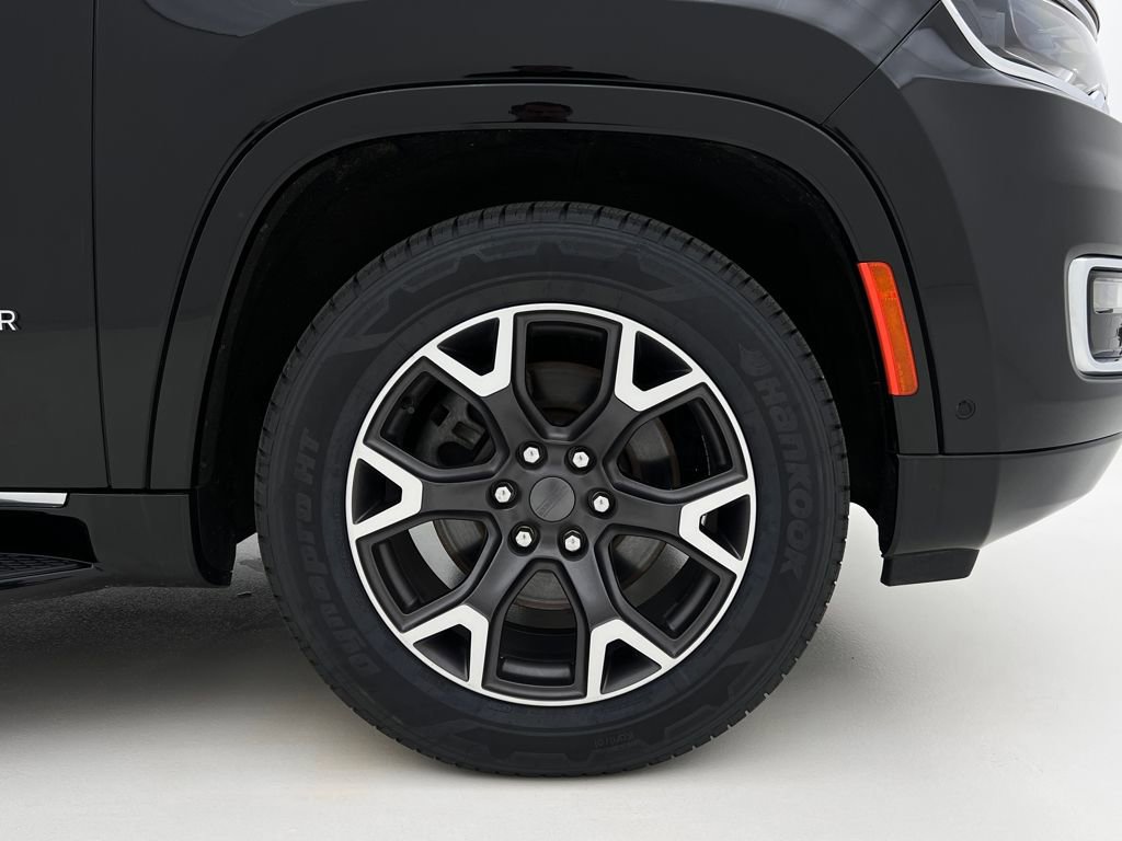 Used 2023 Jeep Wagoneer Series III w/ Preferred Equipment Group image 5