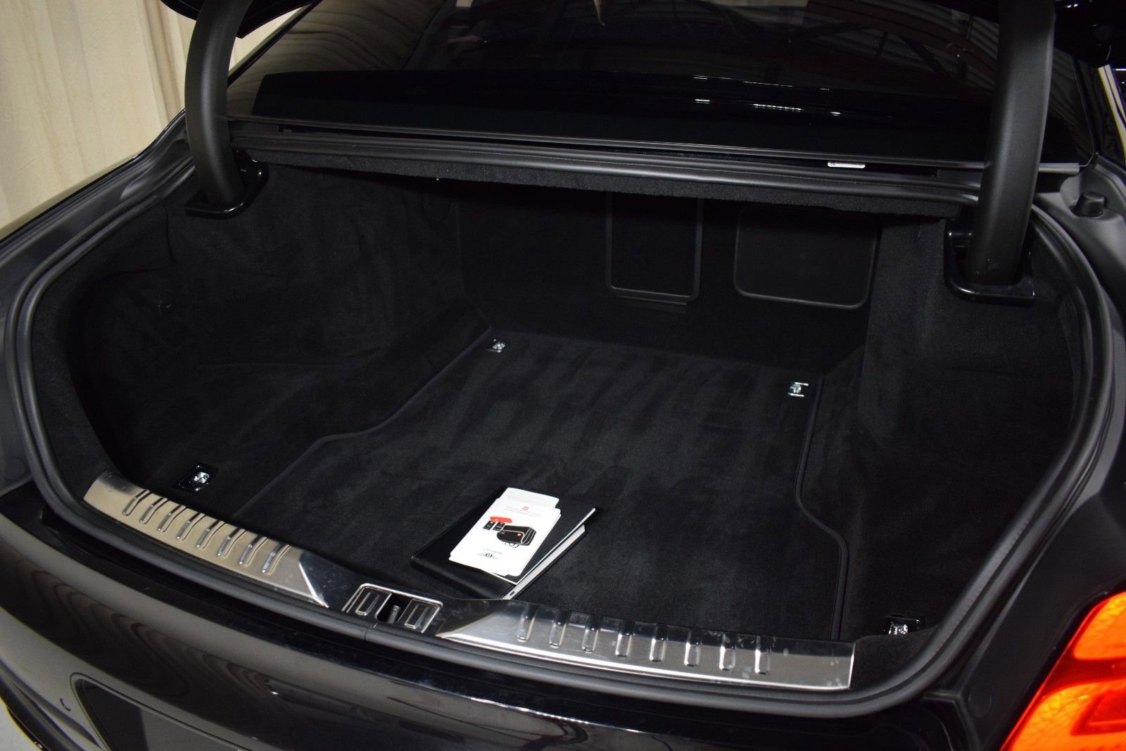 Certified 2023 Bentley Flying Spur Azure image 42
