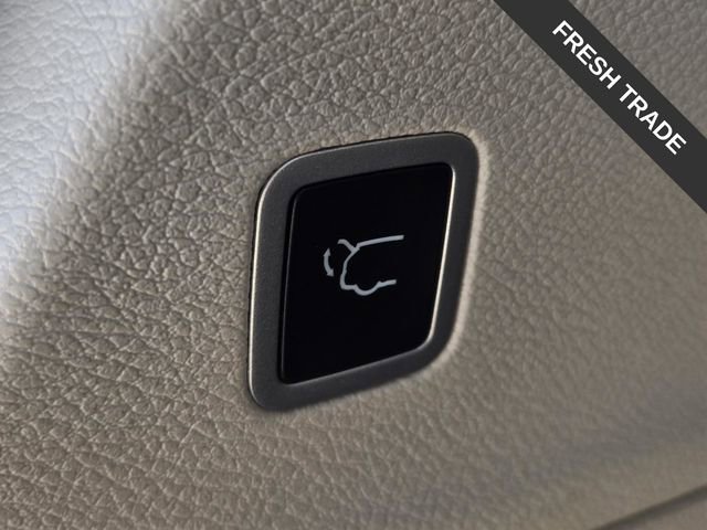 Used 2023 Chrysler Pacifica Touring-L FWD image 10