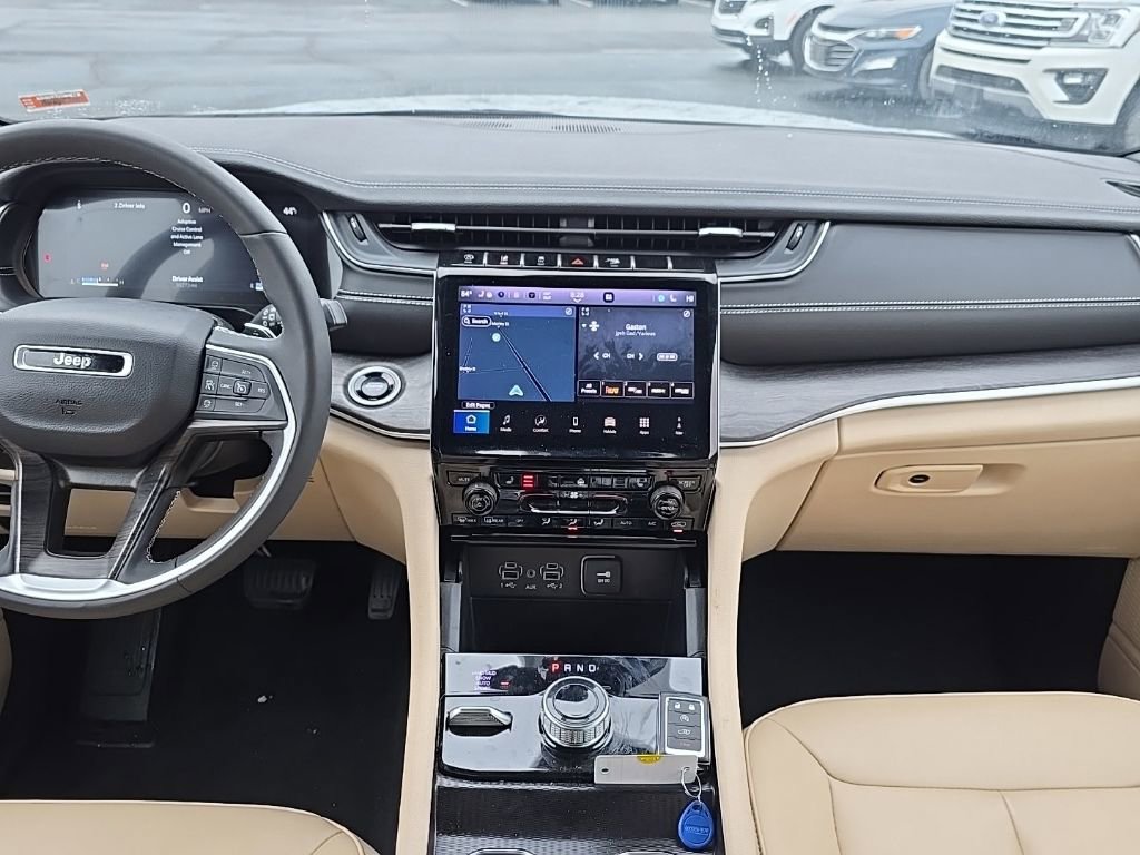Used 2024 Jeep Grand Cherokee Limited AWD/4WD image 16