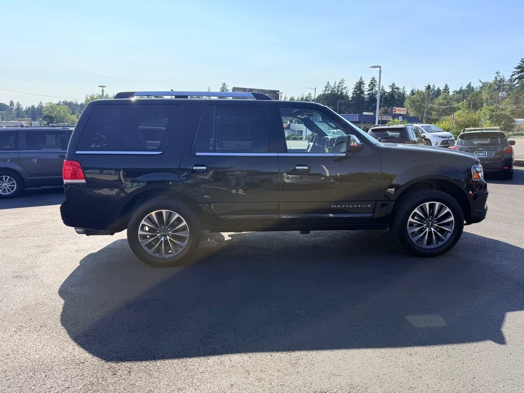 Used 2017 Lincoln Navigator Reserve AWD/4WD image 6