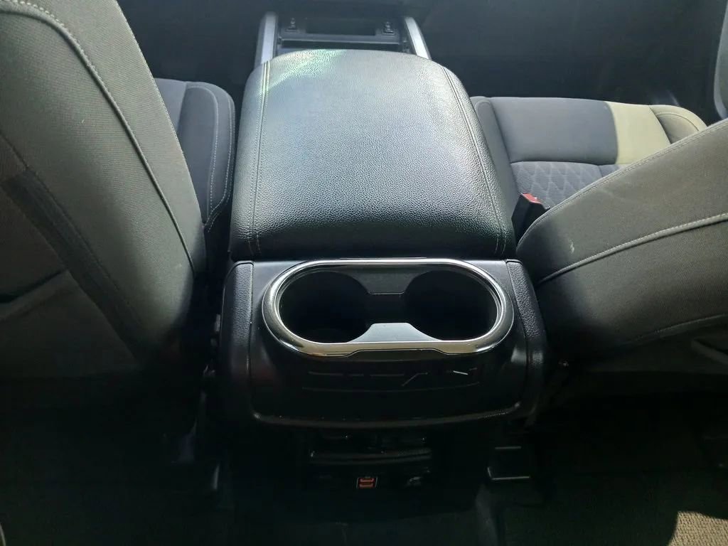 Used 2022 Nissan Titan SV w/ SV Convenience Package image 34