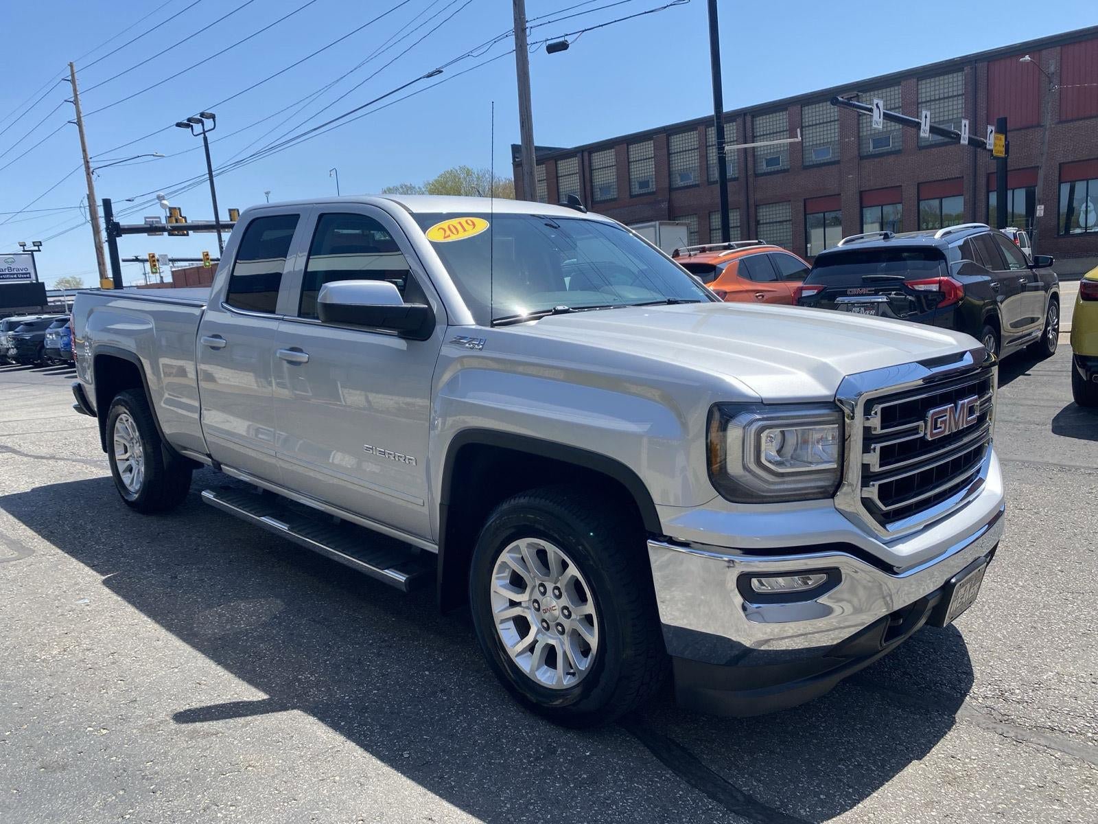 Used 2019 GMC Sierra 1500 SLE w/ SLE Value Package AWD/4WD image 10