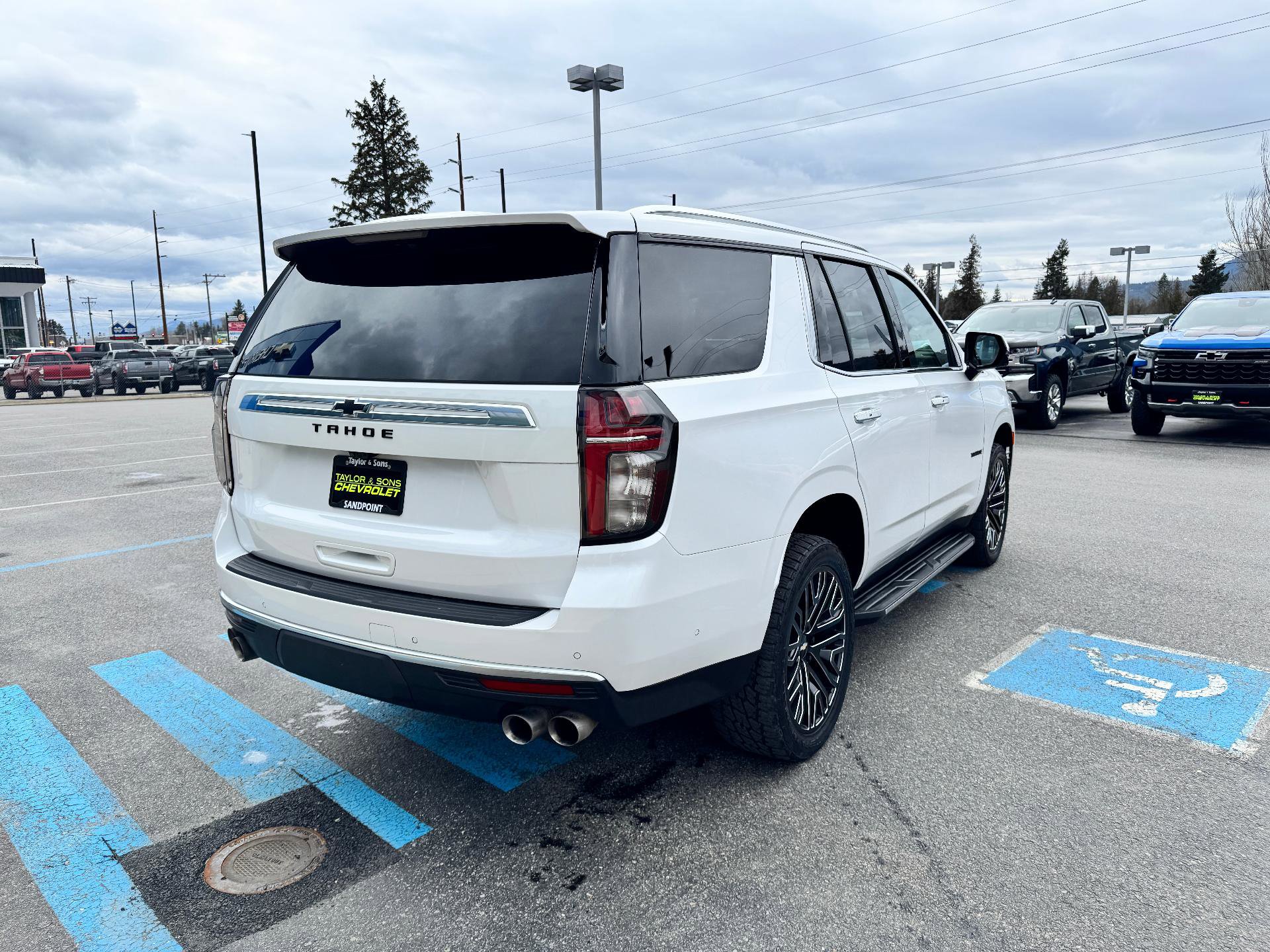 Used 2024 Chevrolet Tahoe High Country w/ Advanced Technology Package image 7