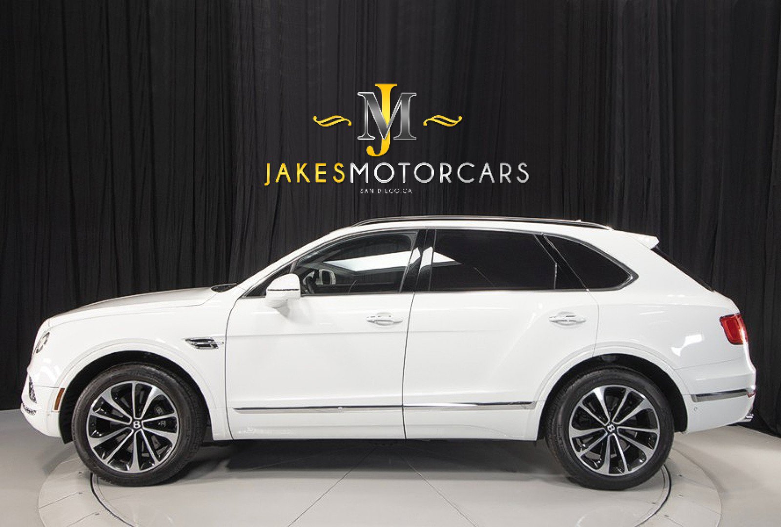 Used 2017 Bentley Bentayga image 2