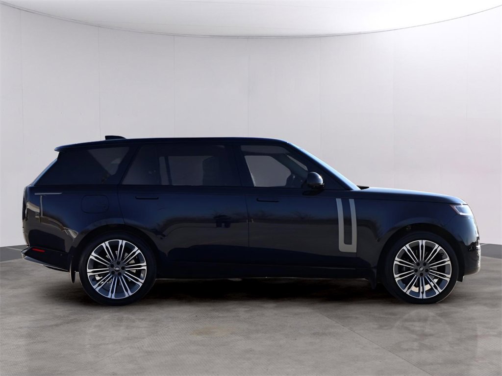 Used 2024 Land Rover Range Rover Long Wheelbase SE image 4