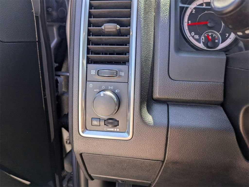 Used 2024 RAM 1500 Warlock RWD image 15
