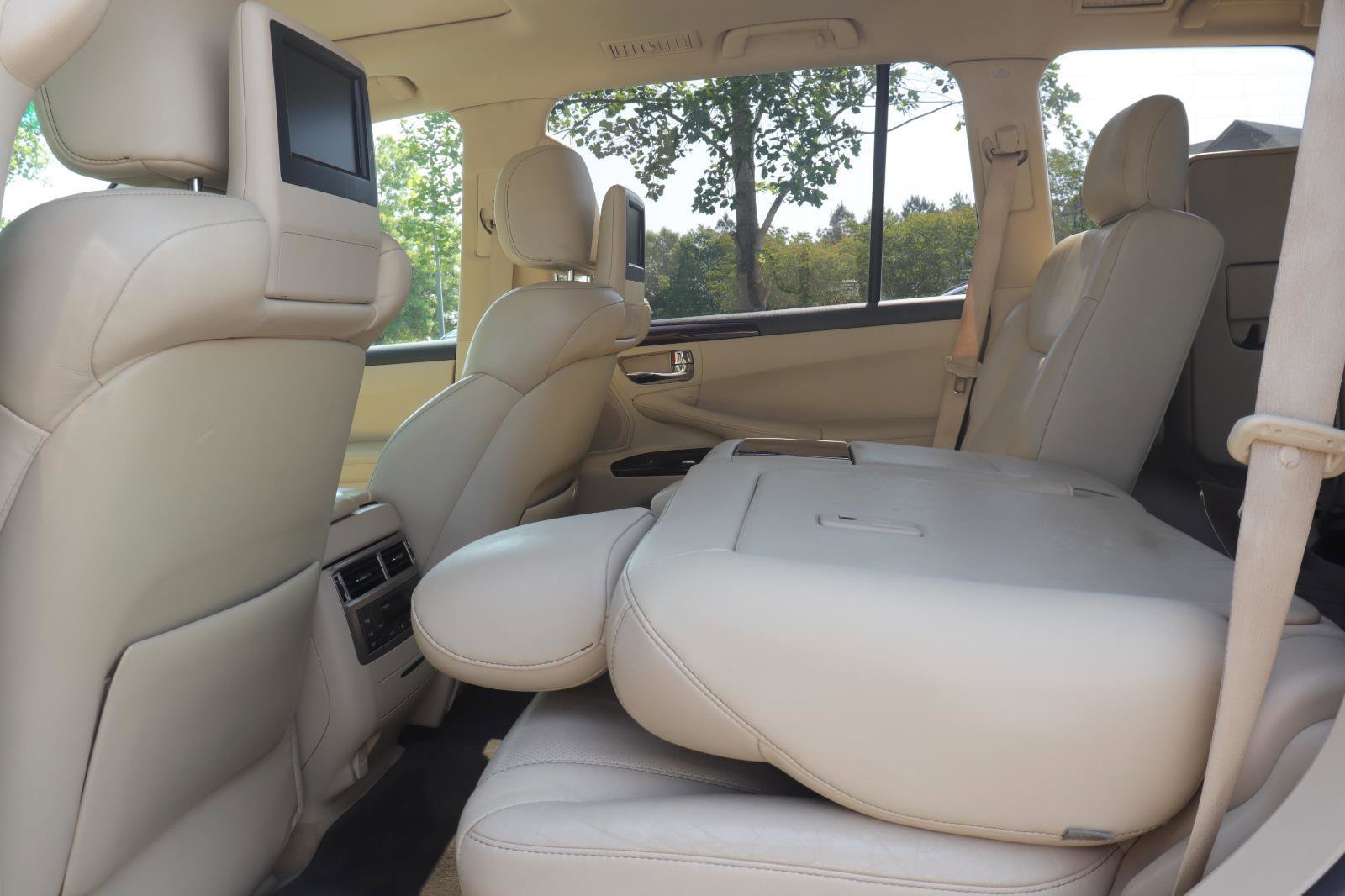 Used 2013 Lexus LX 570 4WD w/ Luxury Pkg image 14