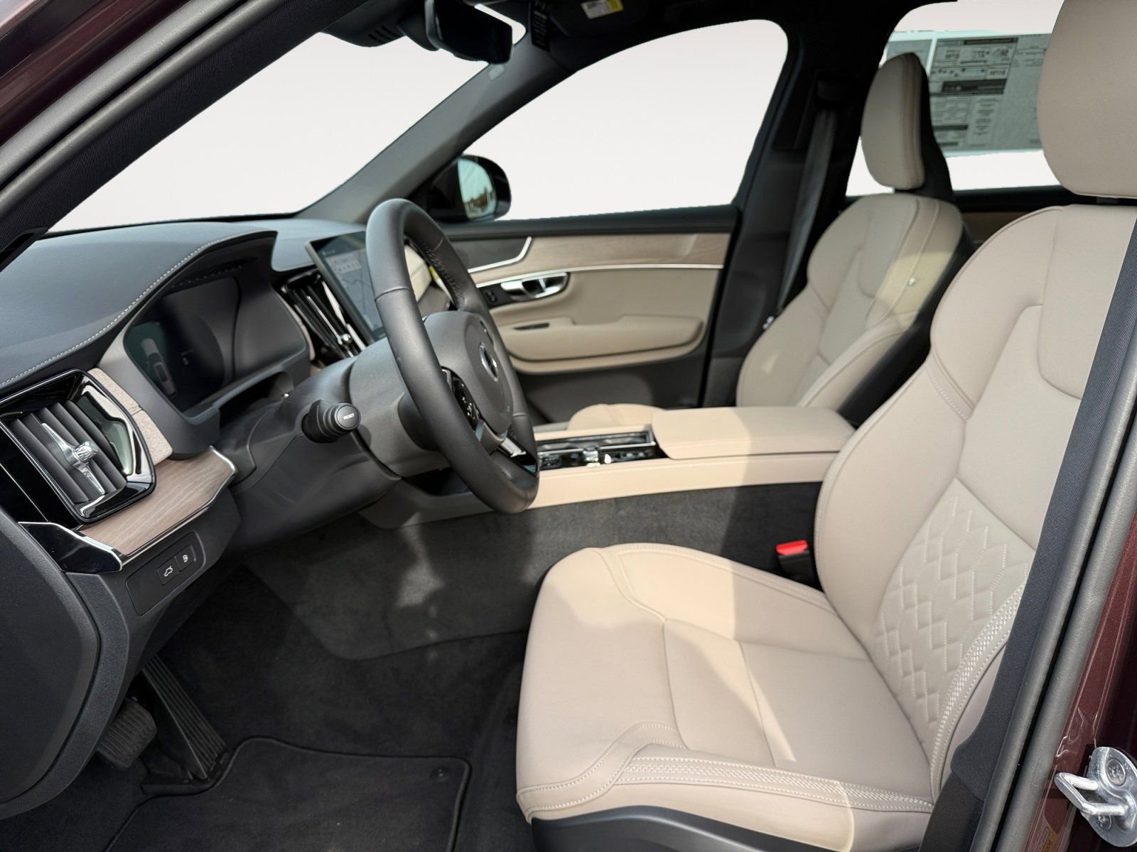 New 2025 Volvo XC90 T8 Core image 9