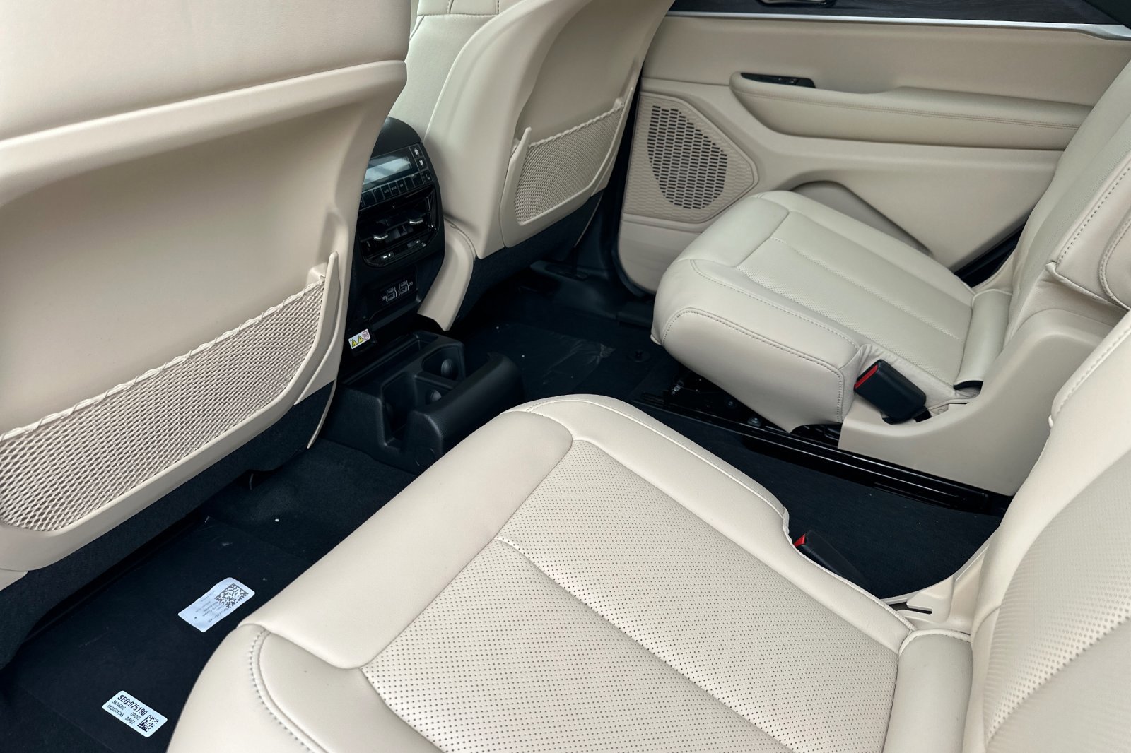 New 2025 Jeep Grand Cherokee L Limited w/ Luxury Tech Group II image 11