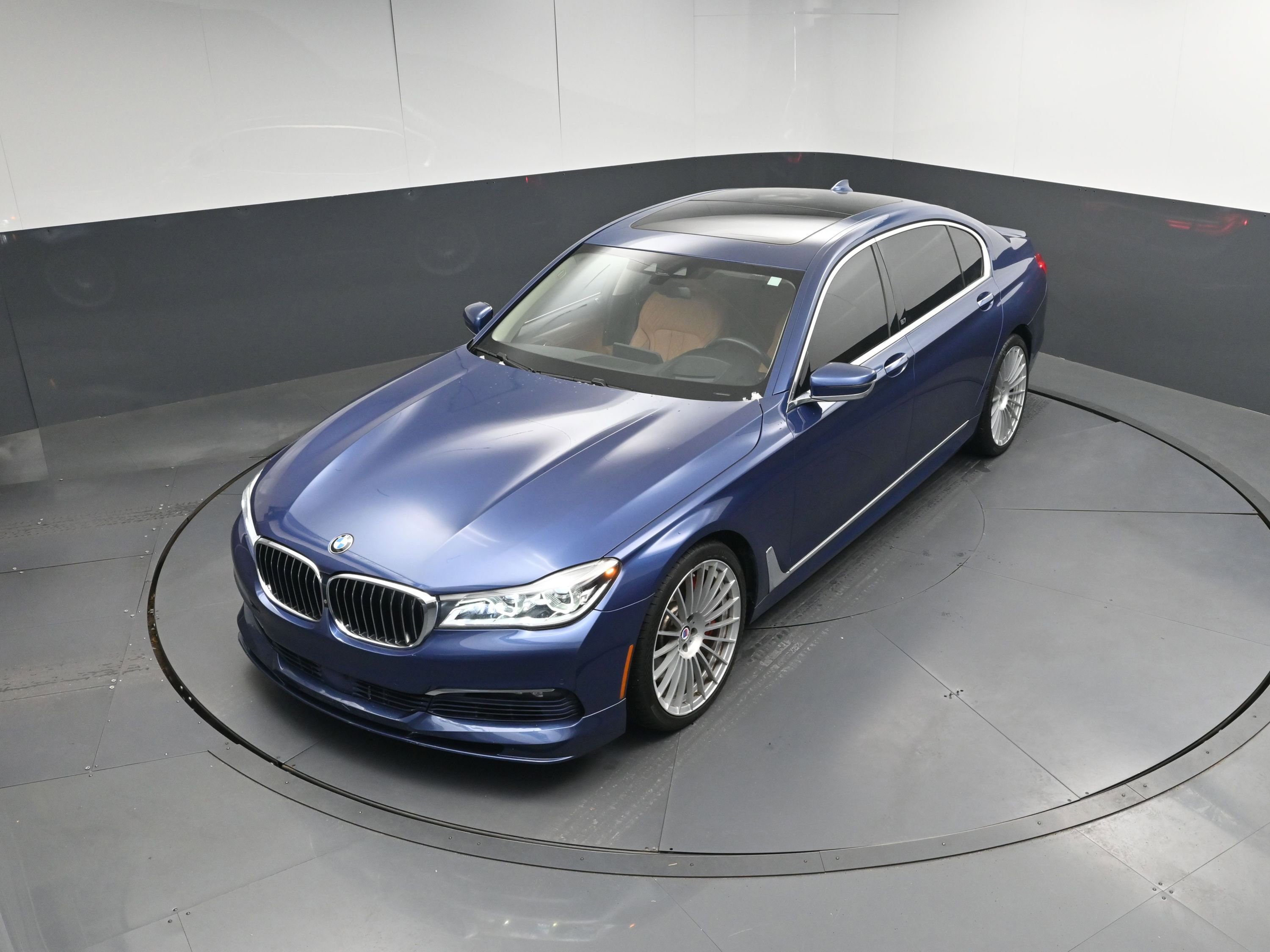 Used 2017 BMW 750i xDrive image 34