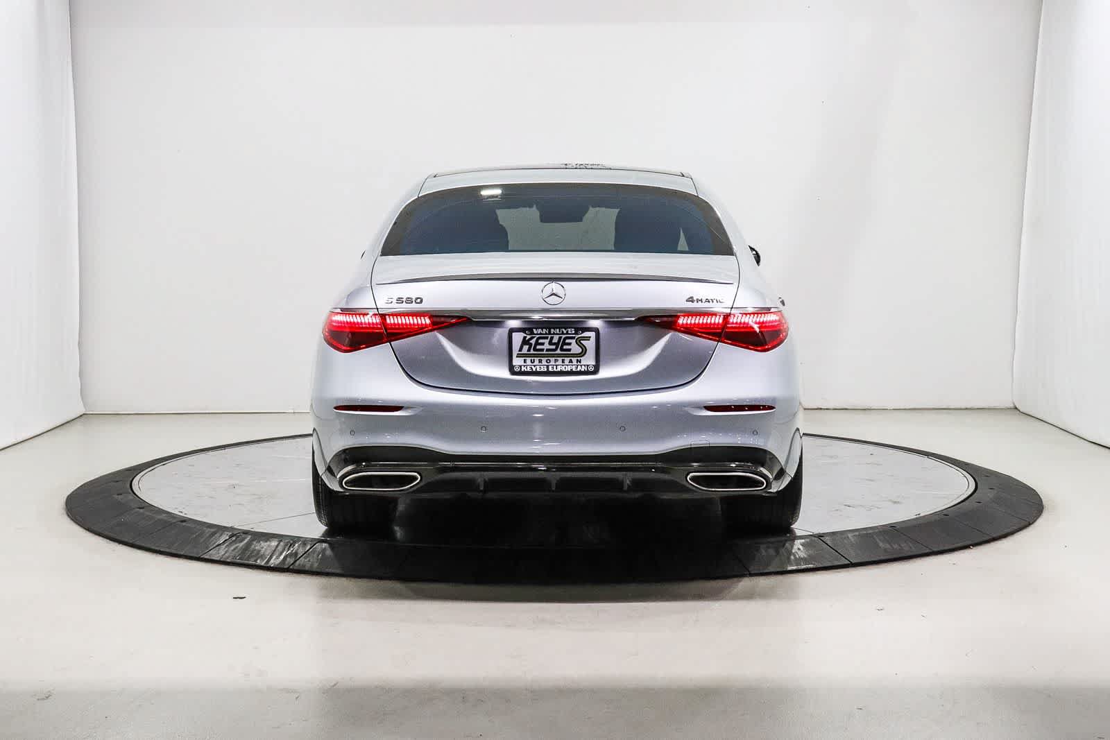 Used 2023 Mercedes-Benz S 580 4MATIC Sedan image 3