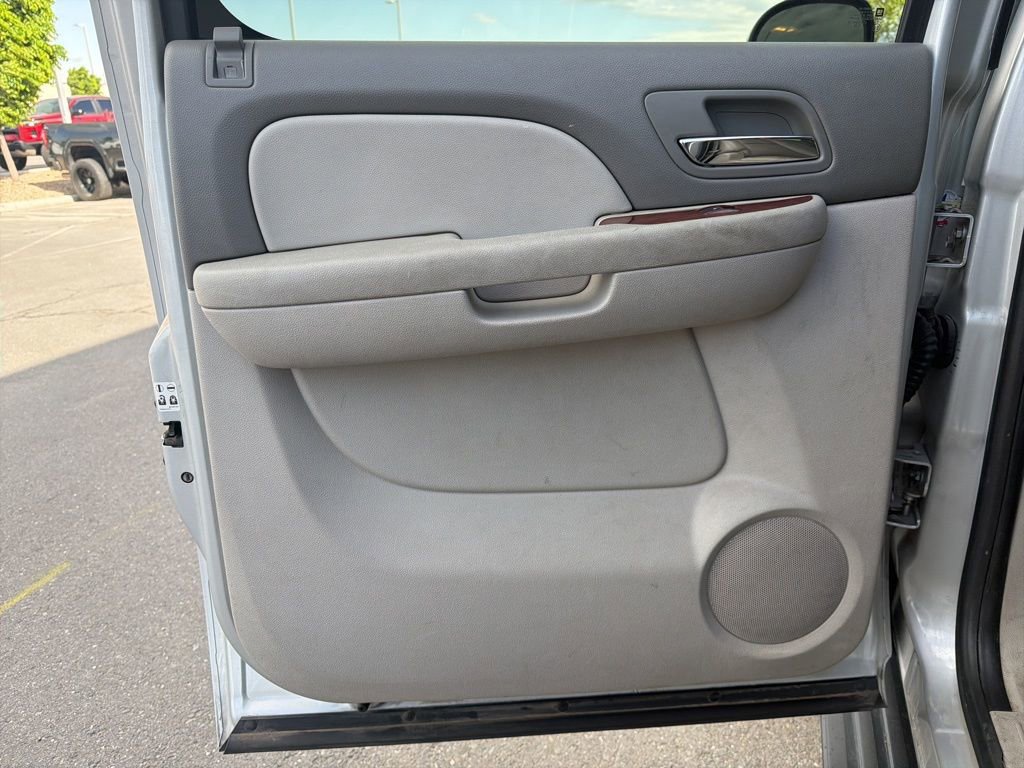 Used 2011 Chevrolet Suburban LT w/ Luxury Package image 24