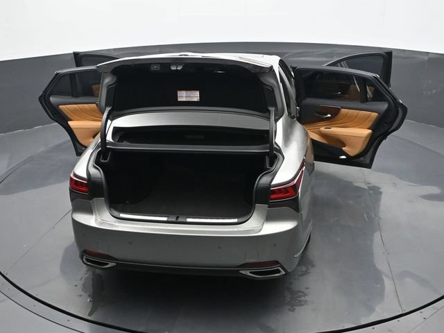 Used 2025 Lexus LS 500 w/ Accessory Package (Z1) RWD image 27