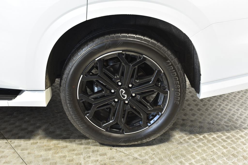 Certified 2026 INFINITI QX80 4WD w/ Sport Exterior Package image 37