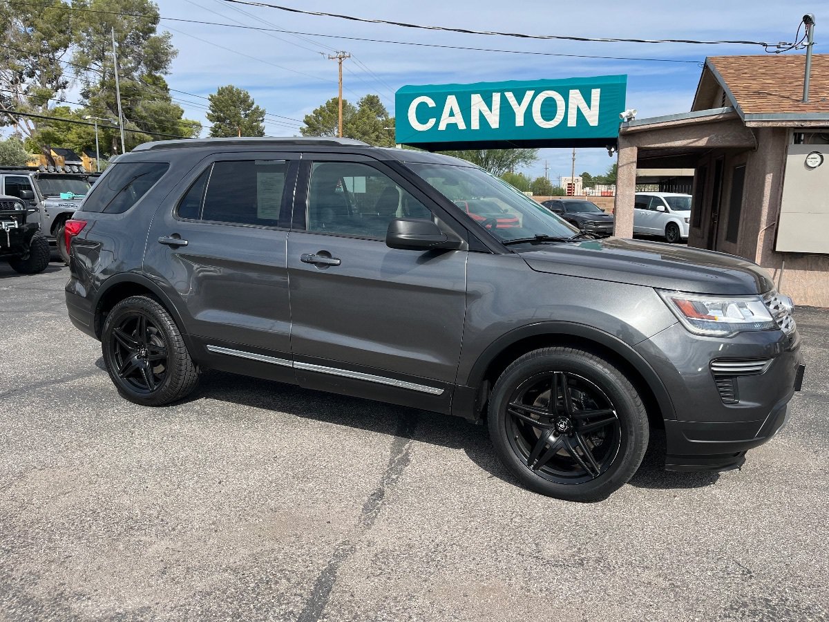 Used 2019 Ford Explorer XLT FWD image 2