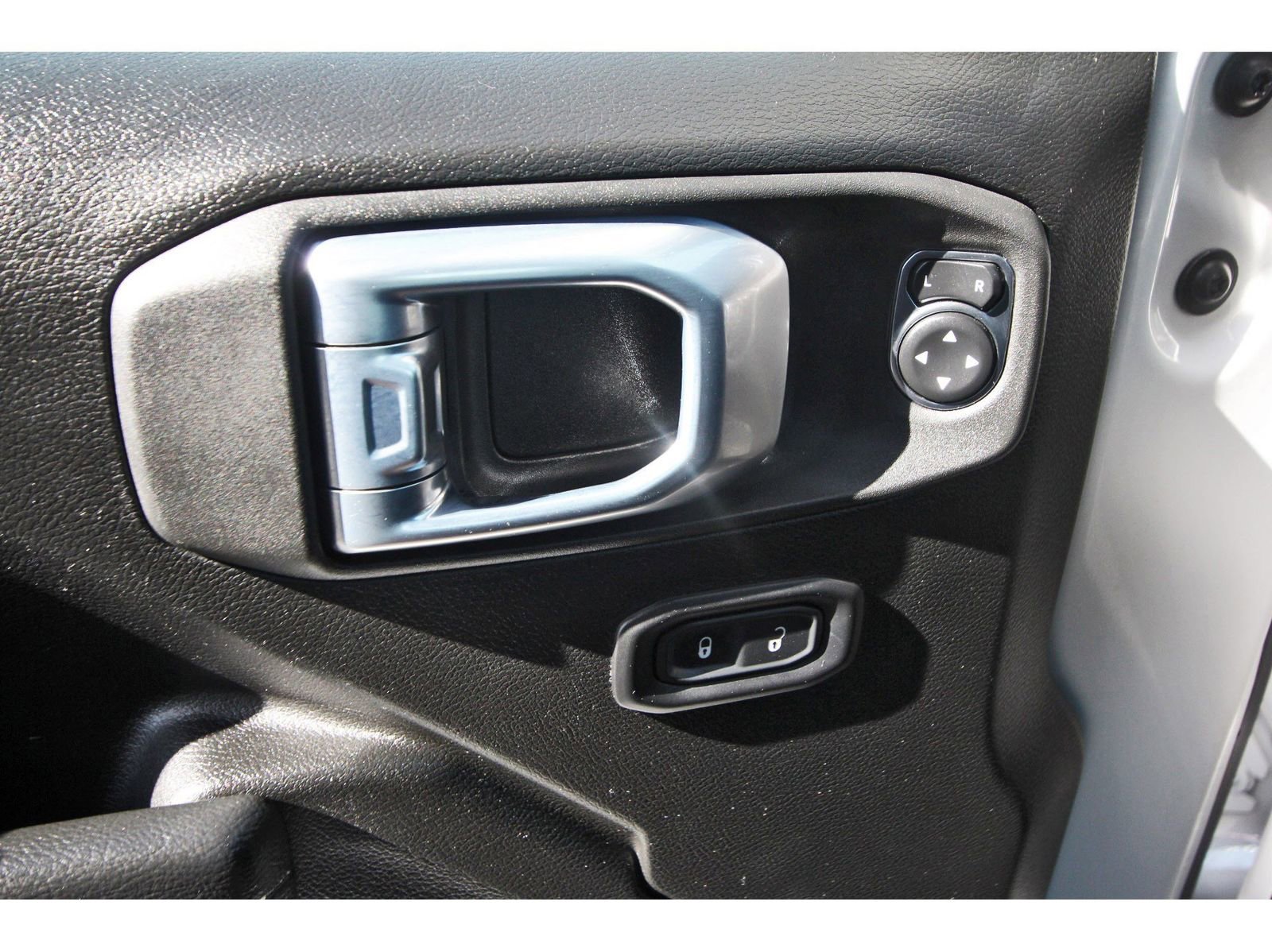 Used 2022 Jeep Wrangler Unlimited Sport image 23