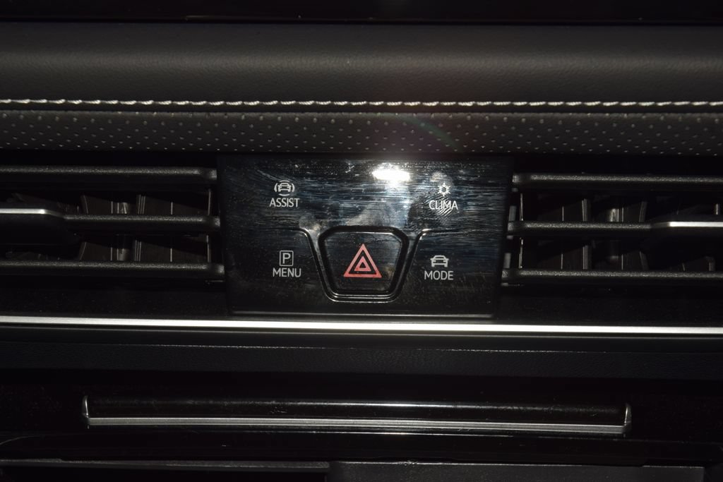 Used 2025 Volkswagen Atlas SEL AWD/4WD image 31