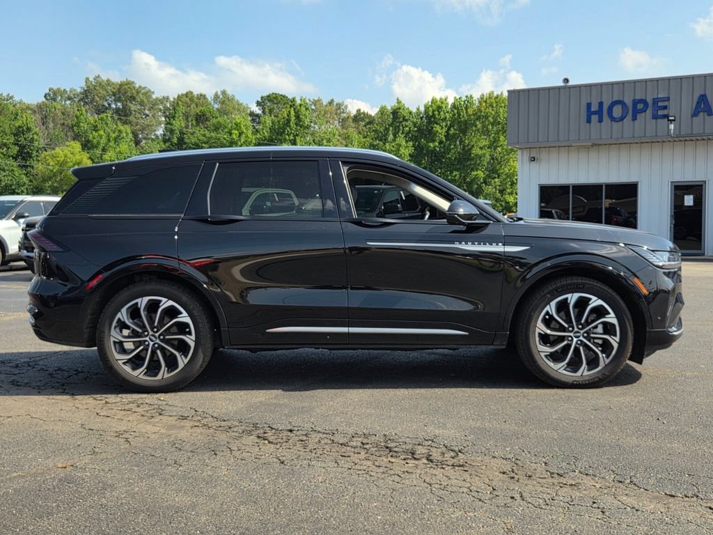 Used 2024 Lincoln Nautilus Reserve AWD/4WD image 6