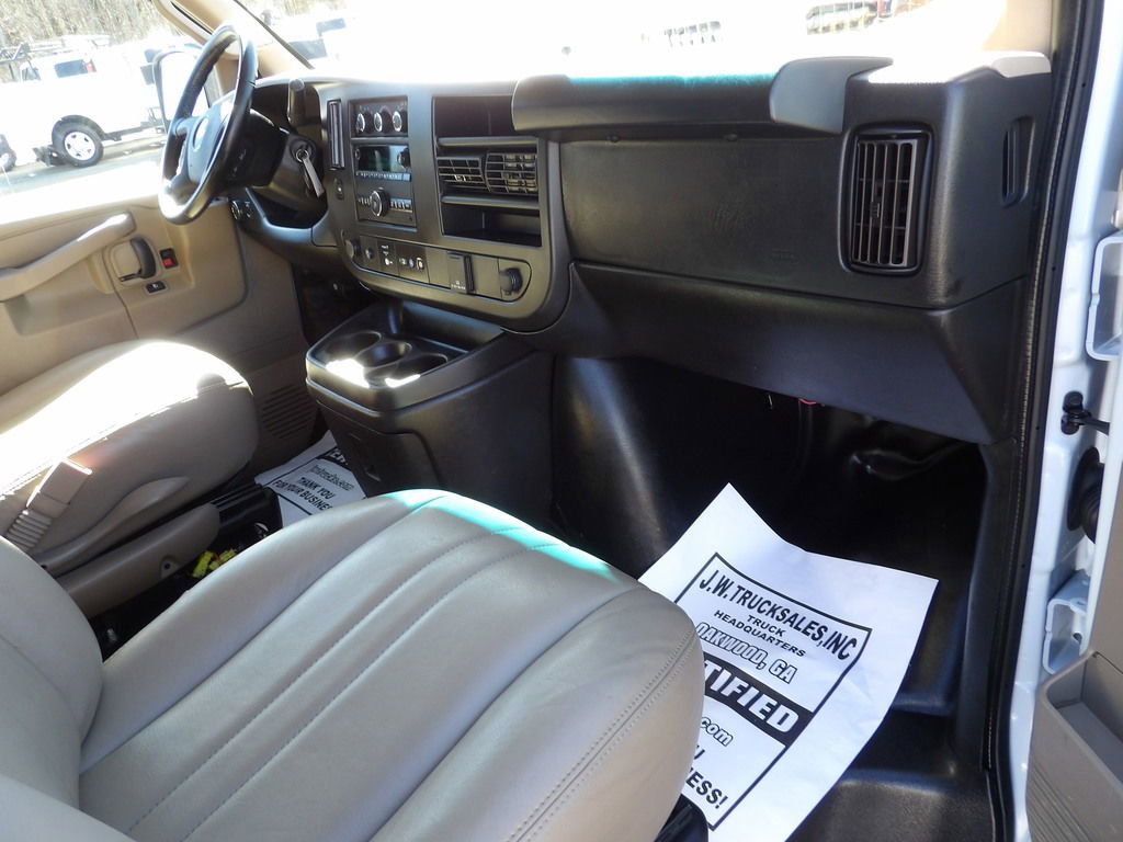 Used 2022 Chevrolet Express 3500 w/ Driver Convenience Package image 31