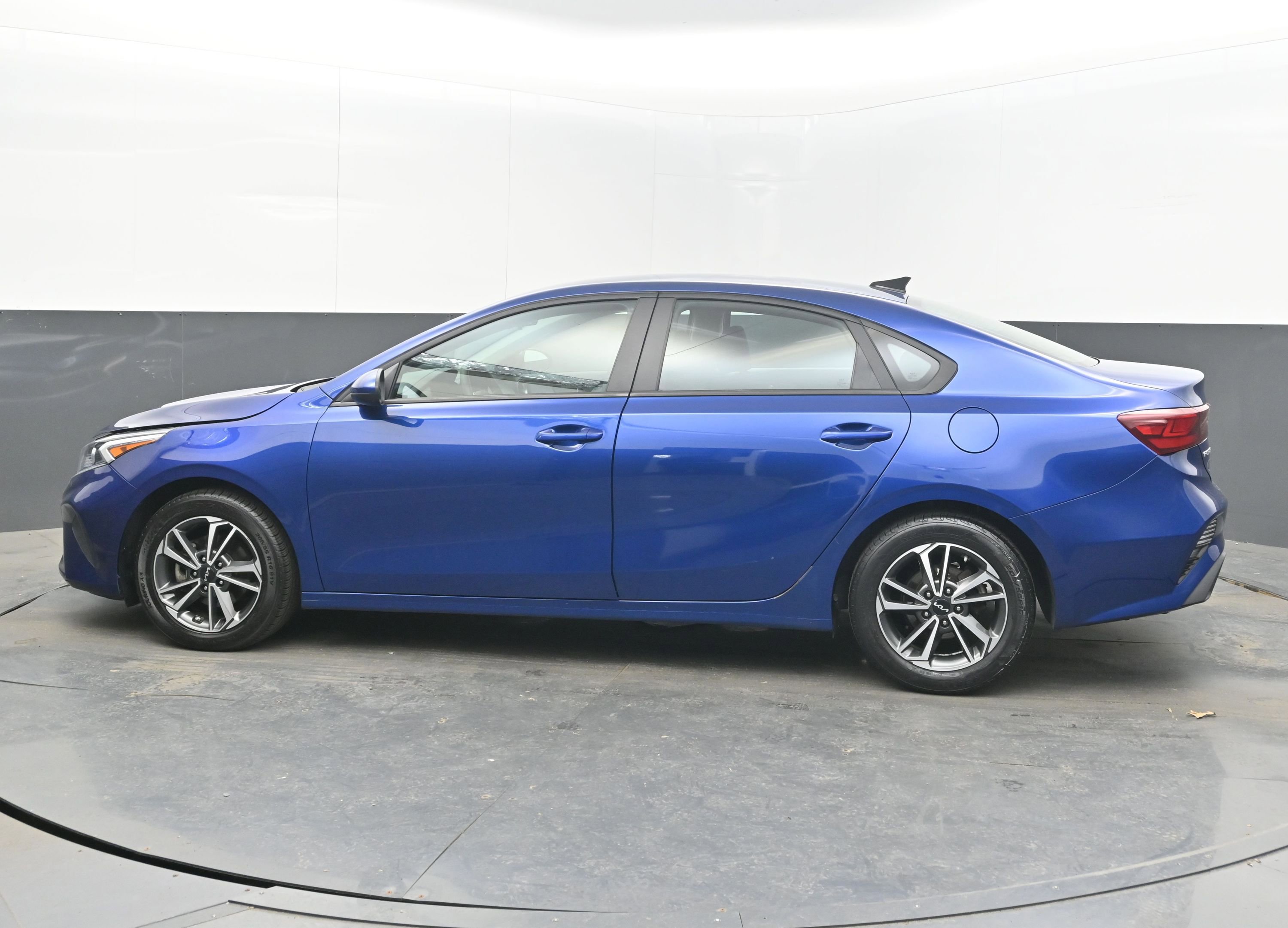 Used 2023 Kia Forte LXS image 7