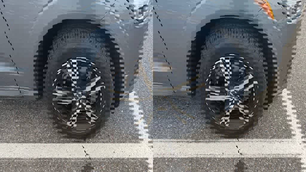 Used 2019 Volvo XC60 T6 R-Design w/ Protection Package Premier image 11