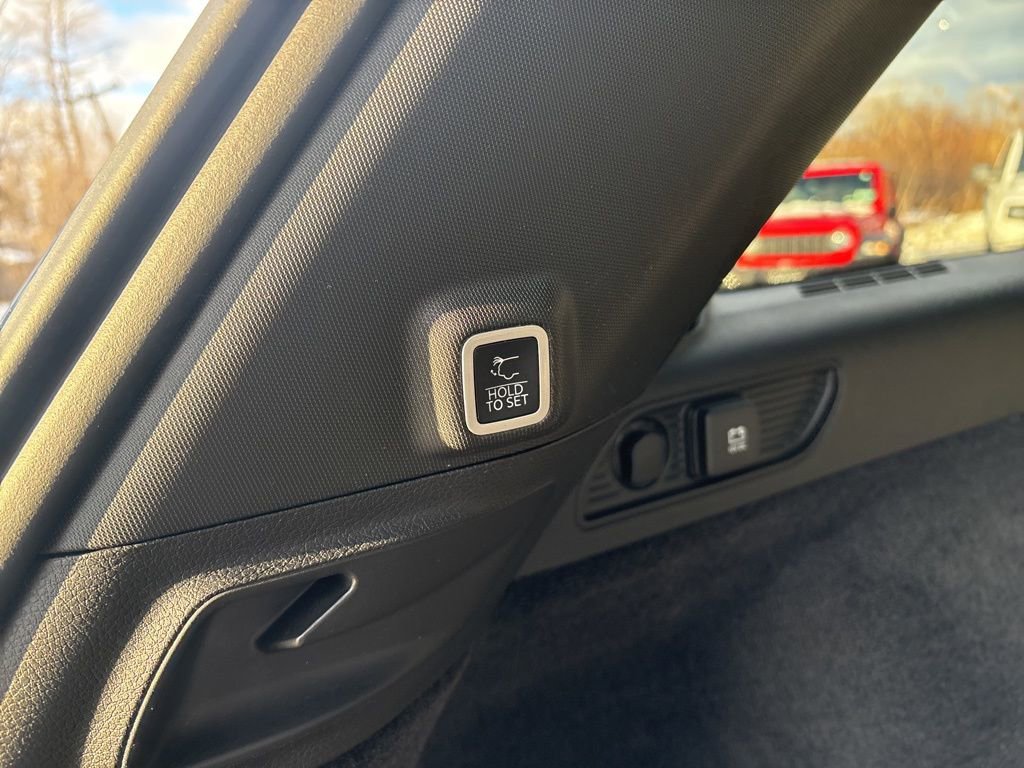 Certified 2023 Jeep Grand Cherokee Overland w/ Luxury Tech Group IV image 12