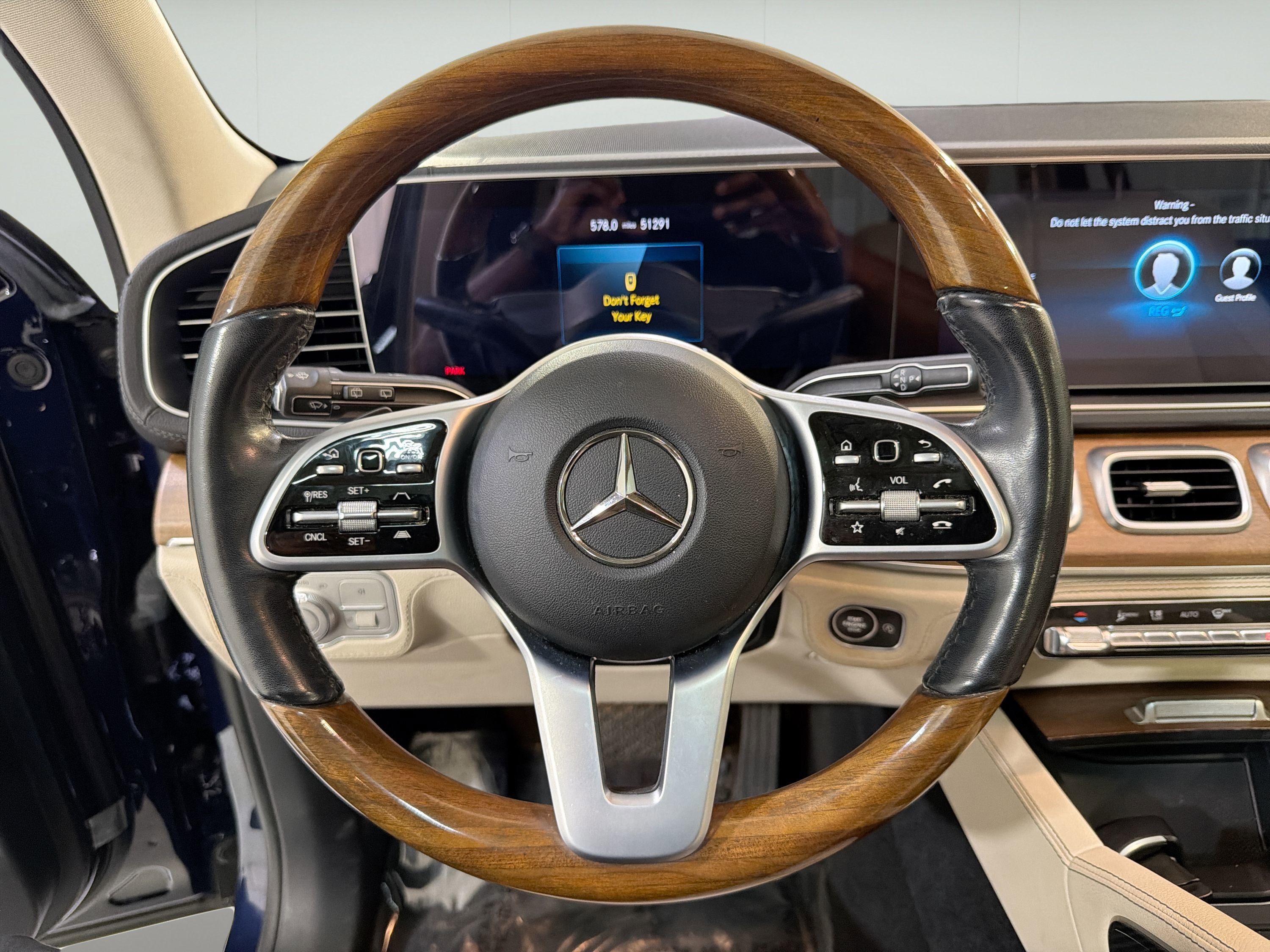 Used 2022 Mercedes-Benz GLS 450 4MATIC image 16