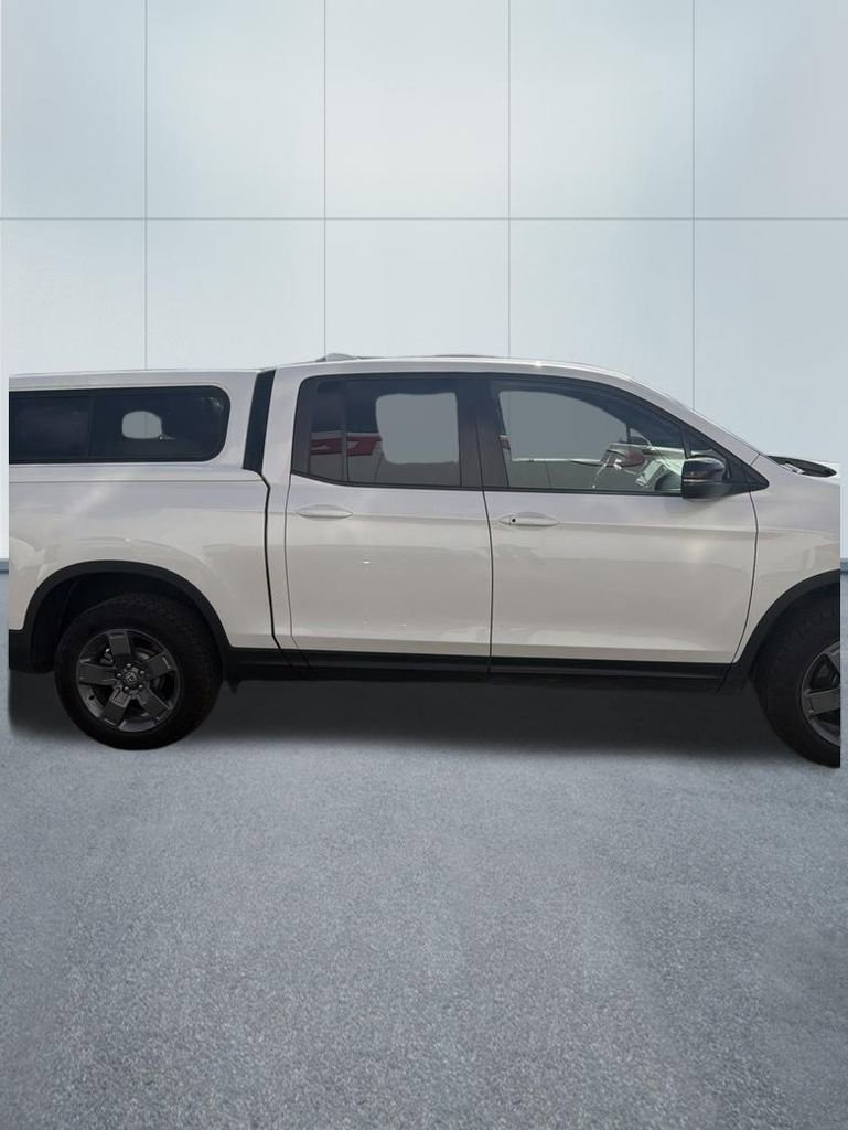 Used 2025 Honda Ridgeline TrailSport image 2