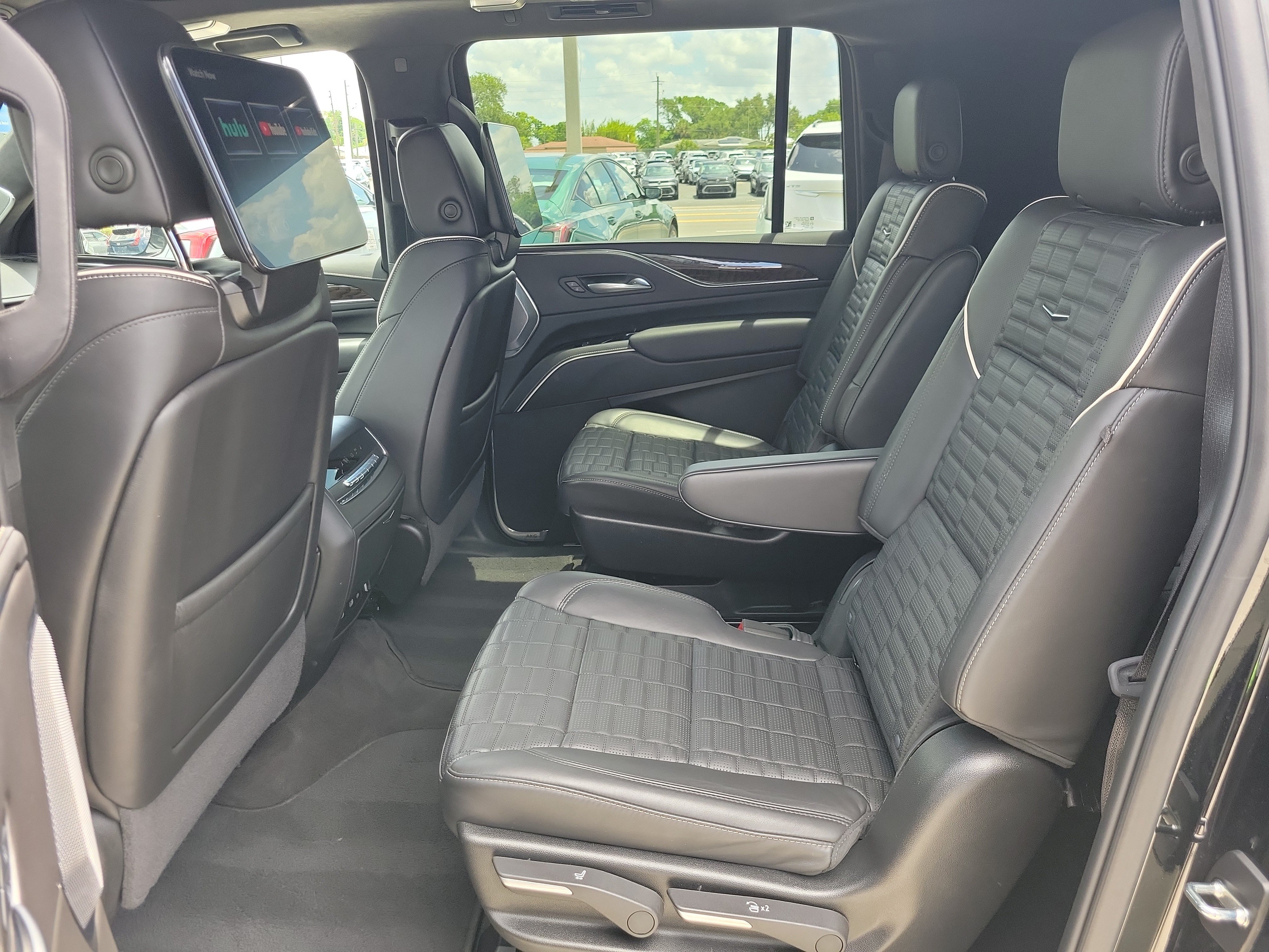 Certified 2024 Cadillac Escalade ESV Premium Luxury Platinum AWD/4WD image 16