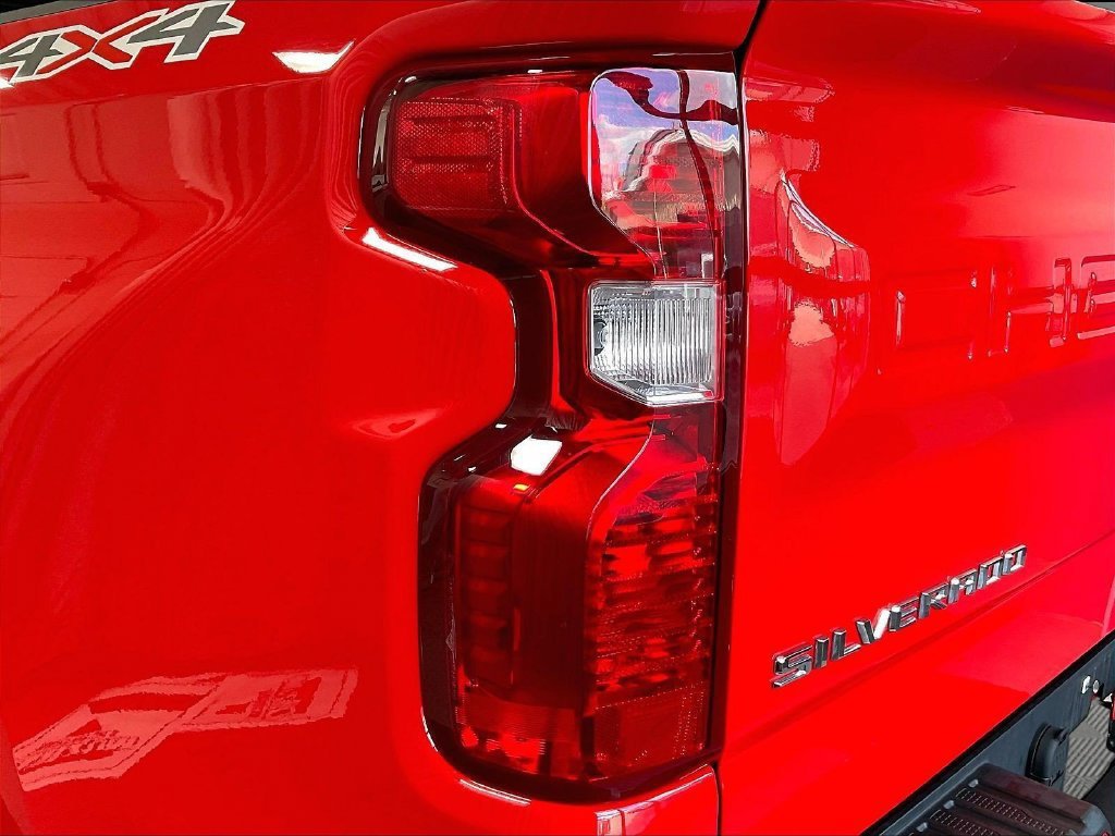 Used 2023 Chevrolet Silverado 1500 Custom AWD/4WD image 34