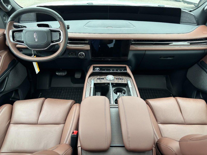 New 2026 Lincoln Navigator Reserve AWD/4WD image 12