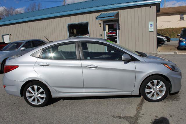 Used 2013 Hyundai Accent GLS w/ Premium Pkg image 3