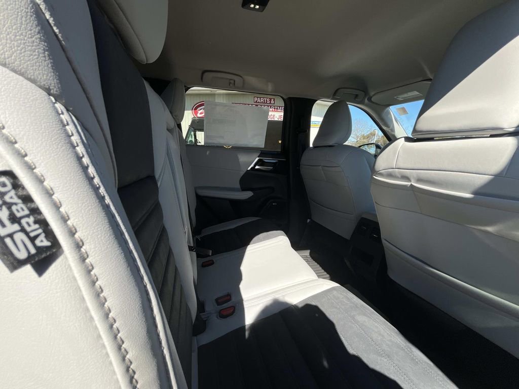 New 2026 Mitsubishi Outlander SE FWD image 13