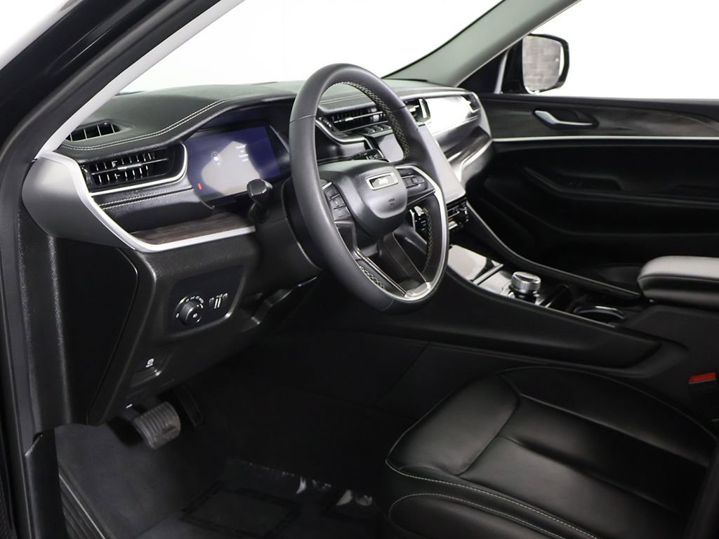 Used 2023 Jeep Grand Cherokee Limited AWD/4WD image 23