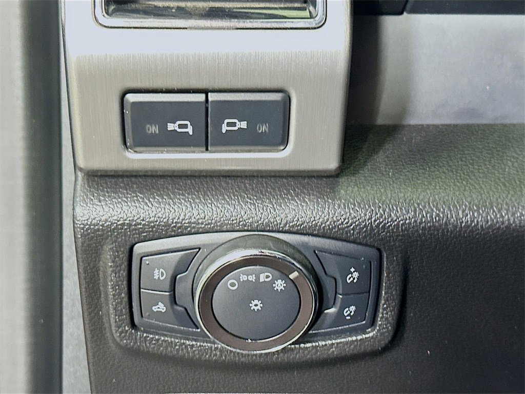 Used 2018 Ford F150 Platinum w/ Equipment Group 701A Luxury image 21