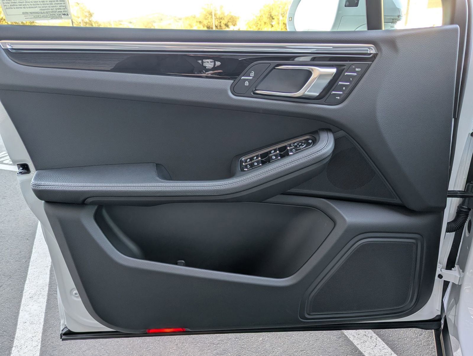 Certified 2025 Porsche Macan image 13