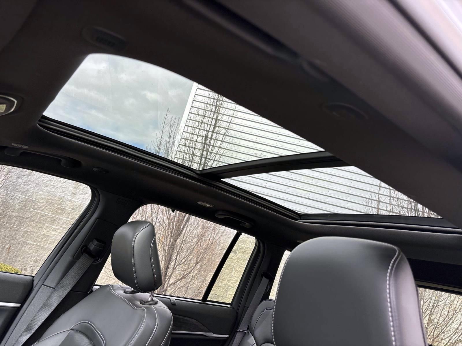 Used 2025 Jeep Grand Cherokee Limited w/ Luxury Tech Group II image 25